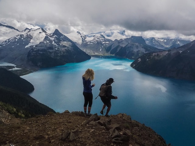 Experience the beauty of Garibaldi Lake, located in British Columbia's Garibaldi Provincial Park. Enjoy stunning views, camping, fishing, and more. Visit today and explore the breathtaking landscape of this natural wonder.