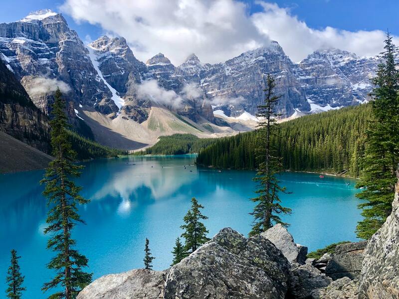 Experience the breathtaking beauty of Moraine Lake. Located in Banff National Park, Alberta, Canada, this stunning alpine lake is a must-see destination for outdoor enthusiasts. Come explore its crystal clear waters, lush forests and rugged mountains.